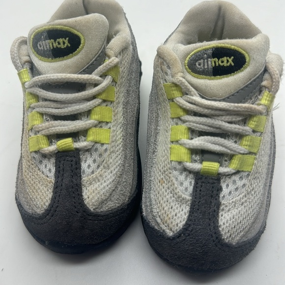 Nike infant AirMax sneakers from 2009 - Picture 3 of 10